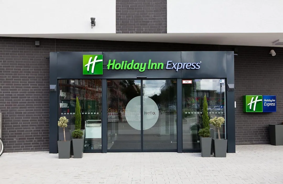 Holiday Inn Express - Düsseldorf Airport-1